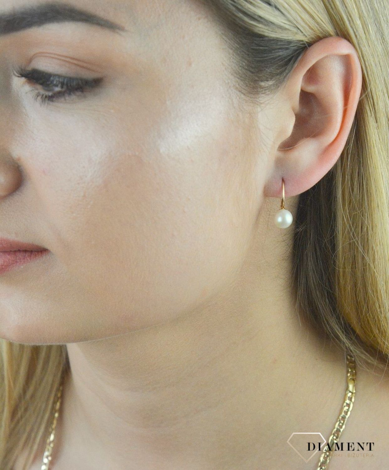 Kolczyki złote 585 perły KL 3577. Kolczyki damskie złote wiszące perły. Kolczyki wiszące złote. Kolczyki perły złote. Złote kolczyki damskie. Złote kolczyki dla dziecka. Kolczyki perełki. Kolczyki idealne na prezent..jpg